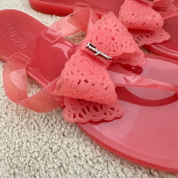 FERRAGAMO | Coral Pink “Pandy” Bow Flat Sandals - Picture 4 of 4